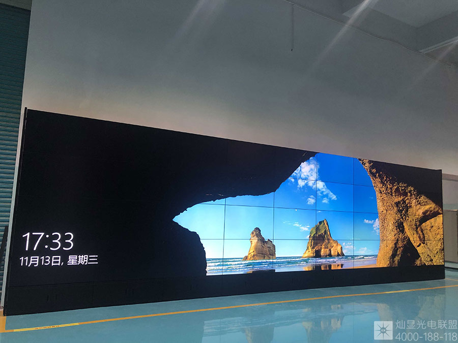 为上海某公司定制超大LCD液晶拼接屏完工